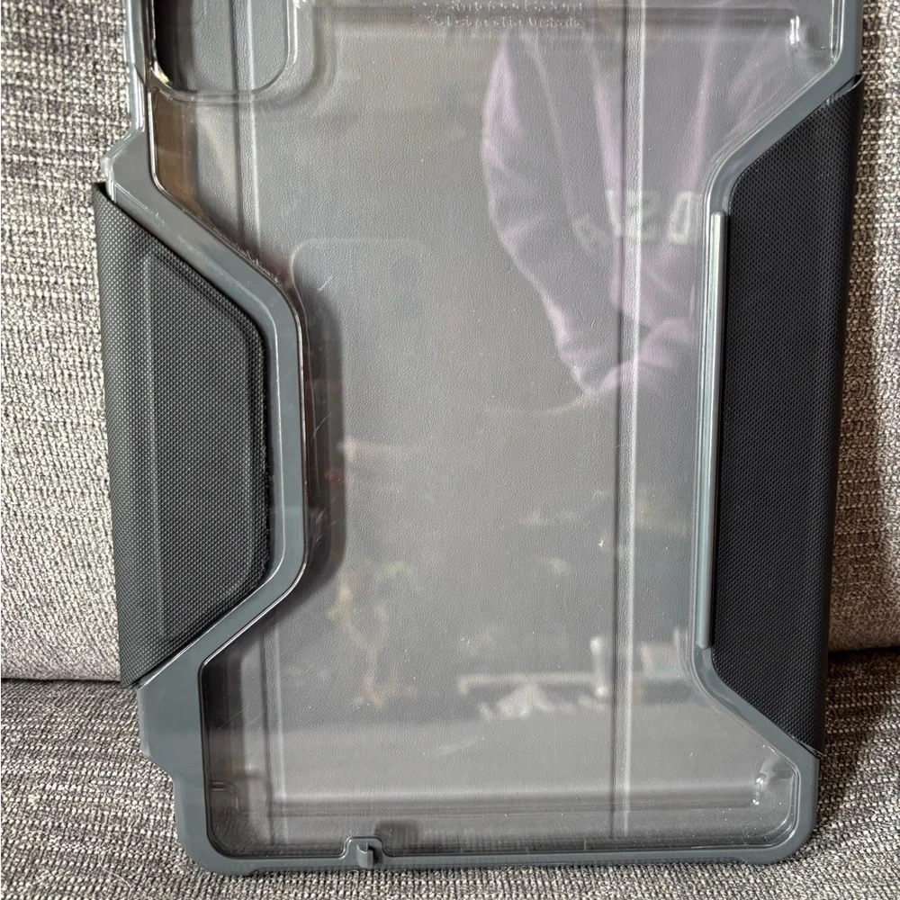 iPad 11” Cover with Stand and Minimalist Design
